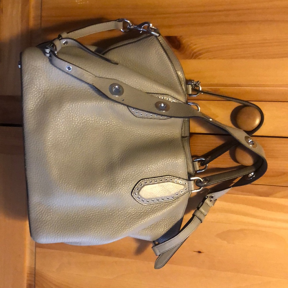Michael Kors Purse 👛 - Picture 2 of 6